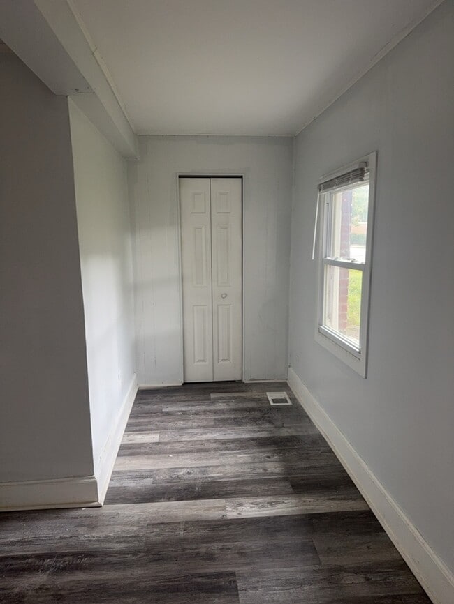 Building Photo - 2 Bedroom 1 Bathroom