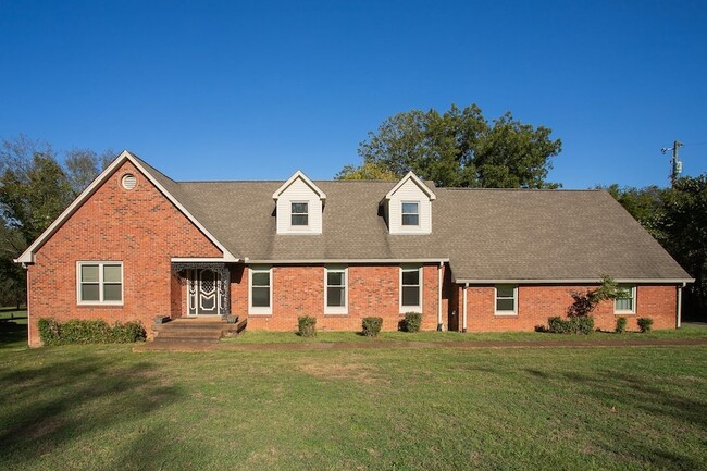 Building Photo - 2425 Mansker Dr
