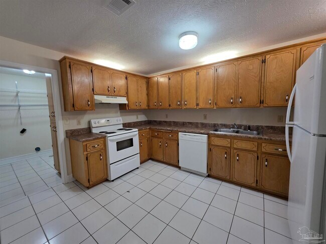 Building Photo - 916 Rentz Ave