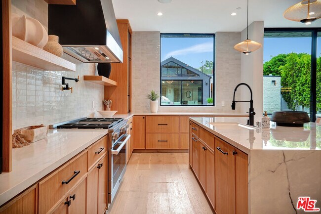 Building Photo - 15602 Morrison St