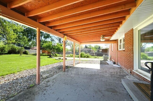 Building Photo - 7217 Maple Dr