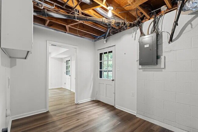 Building Photo - 2340 Castleridge Ct