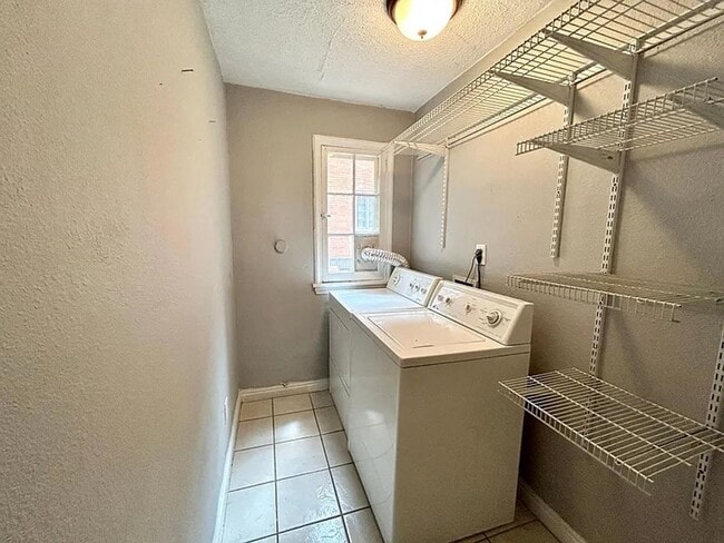 Building Photo - $500 Off Move-In! Beautiful 2-Bed, 2-Bath ...