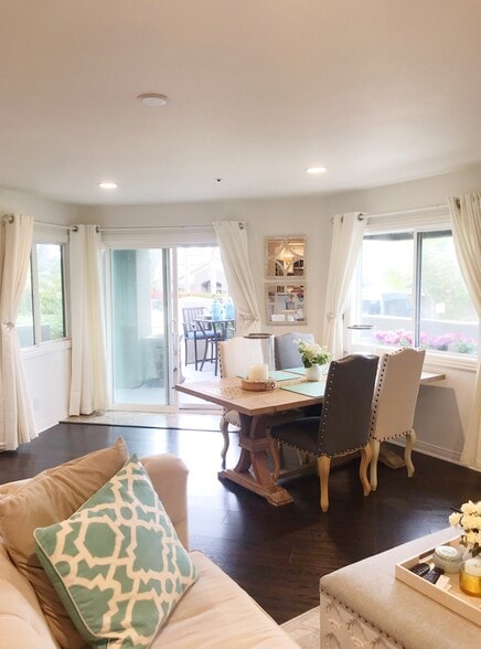 Building Photo - 400 Lake St