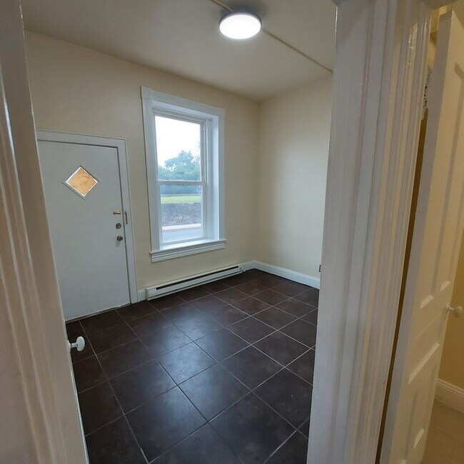 Primary Photo - Riverview Apartments