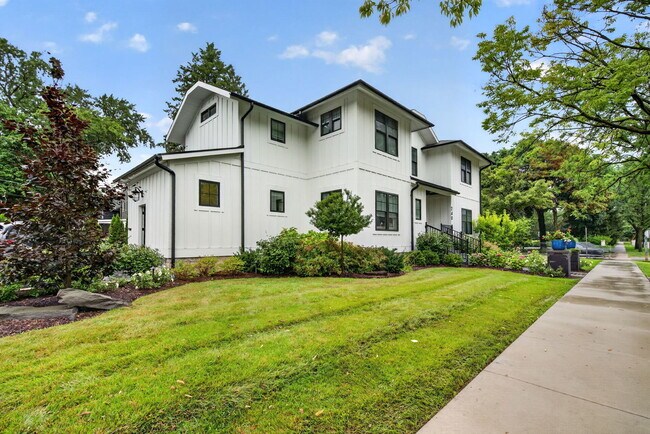Building Photo - 240 S Brainard Ave