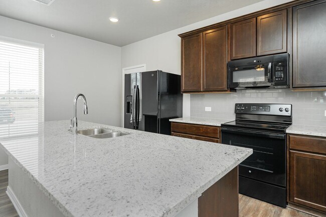 Building Photo - Spacious Townhome Available Now!