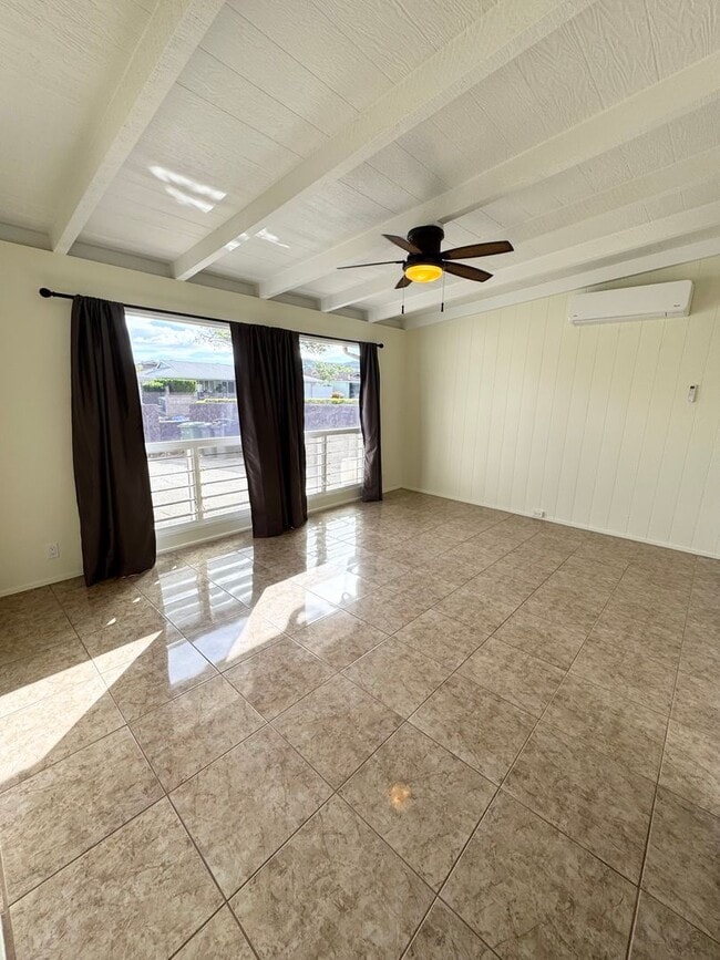 Building Photo - 3 bed, 2 bath w/ garage available first week of January!