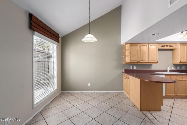 Building Photo - 6533 N 7th Ave