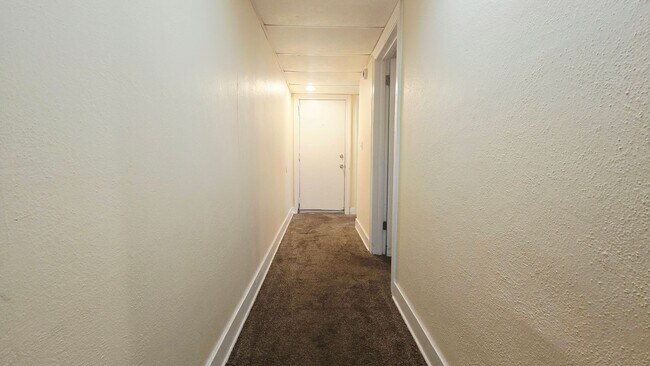 Building Photo - 2426-28 Benderwirt Ave