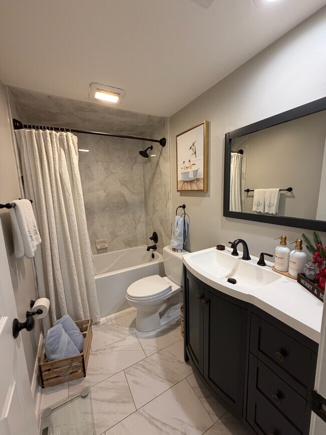 Primary Photo - 7602 Lakeside Village Dr