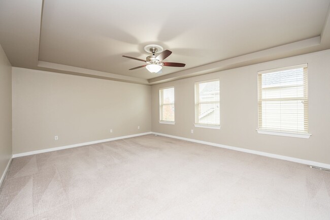 Building Photo - 4 Bedroom 2.5 bath over 2900 square feet i...