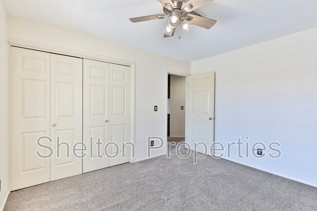 Building Photo - 2708 E Leonora St