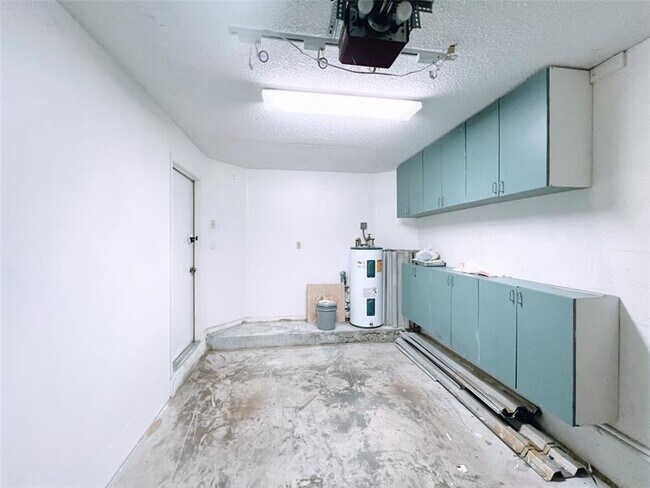 Building Photo - 2032 Discovery Cir E