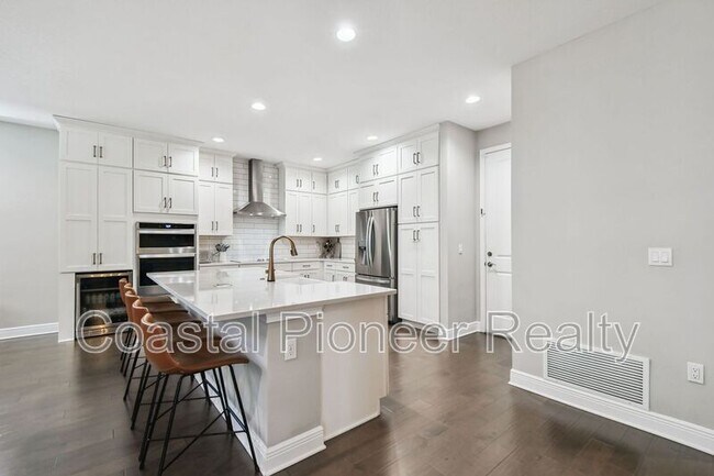 Building Photo - 5408 S Elkins Ave
