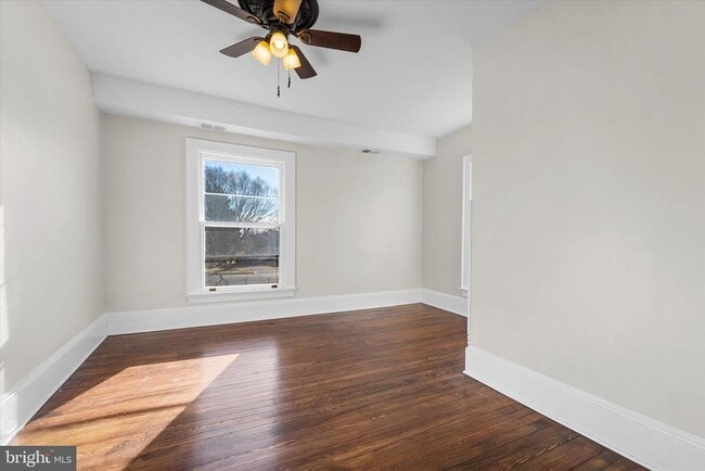 Building Photo - 311 W Main St