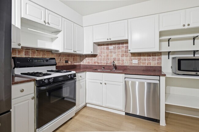 Building Photo - 750 W Dempster St