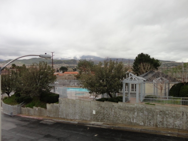 Building Photo - Nice 2 + 2 Gated Condo Santa Clarita