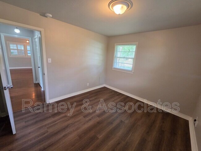 Building Photo - 3135 Rosedale Blvd