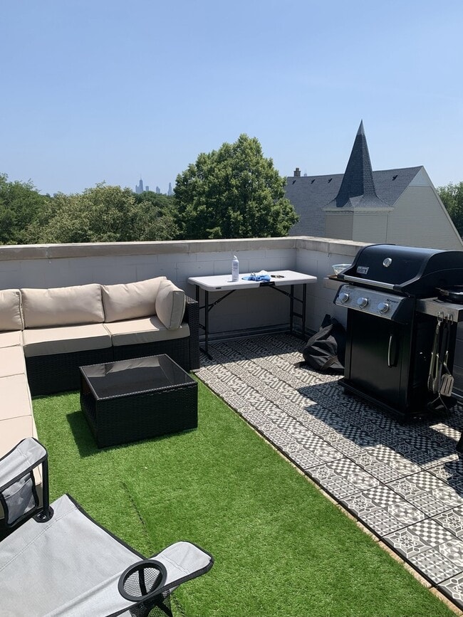 Building Photo - 1902 N Spaulding Ave