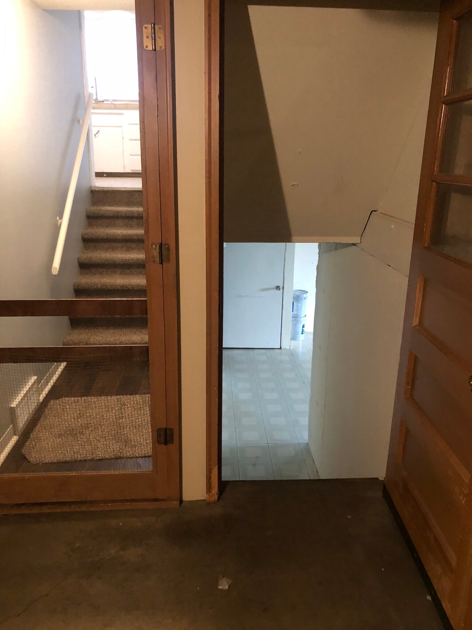 Building Photo - 2358 S Crestway St