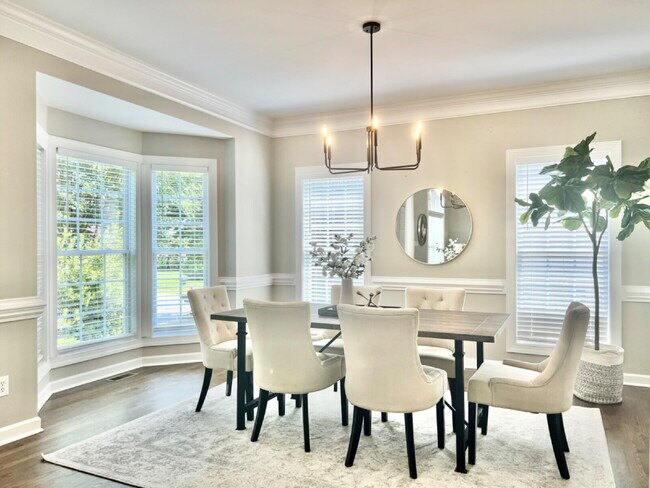 Building Photo - SPACIOUS AND CONVENIENT