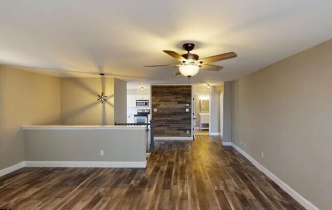Building Photo - 750 E Fishers Creek Rd