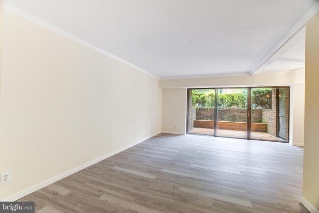 Building Photo - 7905 Dassett Ct