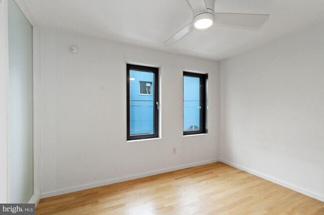 Building Photo - 152 W Laurel St