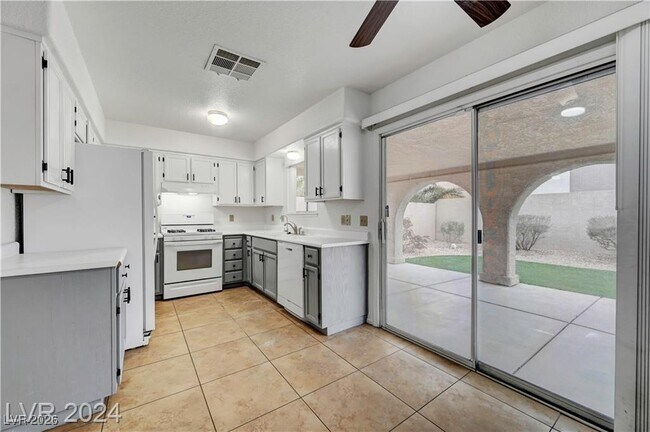 Building Photo - 8061 Draco Cir