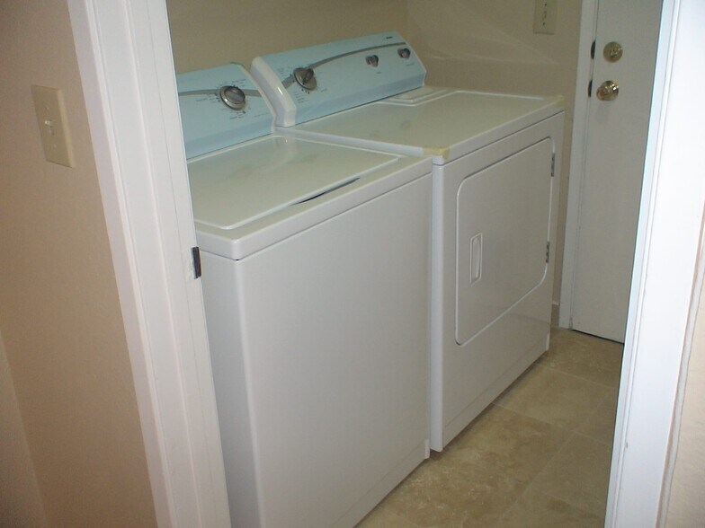 Laundry Room - 1941 Oro Dr