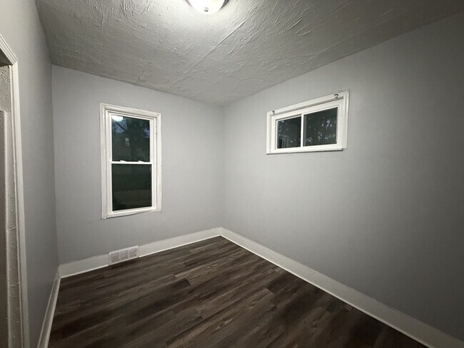 Building Photo - 4144 Hyde Ave