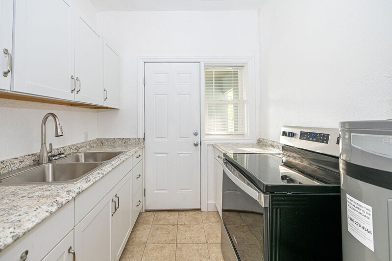 Building Photo - 479 30th St