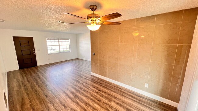 Building Photo - Charming 2-Bedroom Home with Solar Panels ...