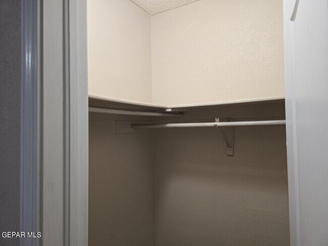 Building Photo - 12105 Castle View Way