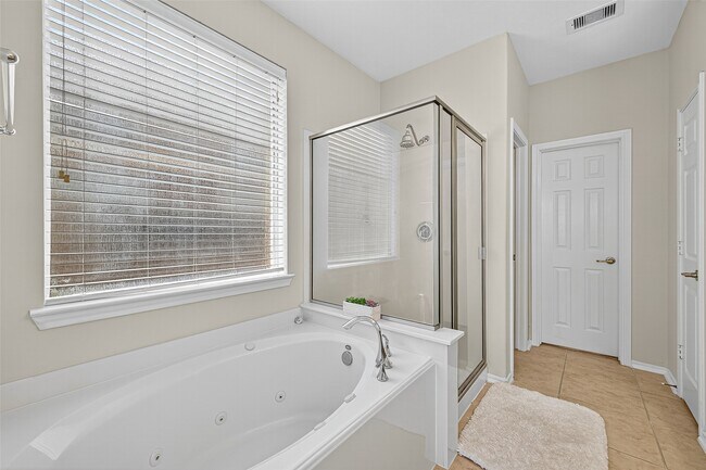 Building Photo - 6230 Hollydale Ridge Ln