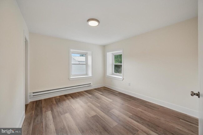 Building Photo - 111 W Queen Ln