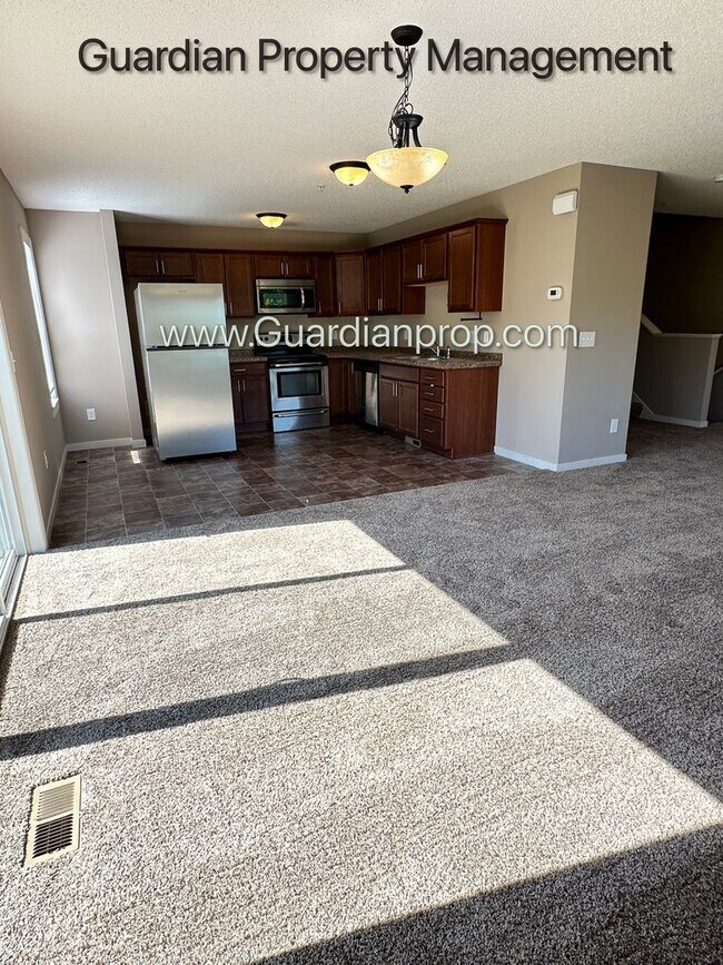 Building Photo - Champlin Corner Unit Town Home, 2 Car Garage, Dishwasher, Washer/Dryer, Balcony