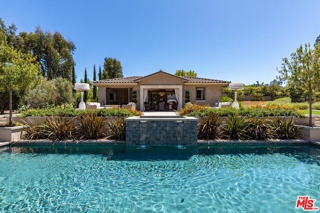 Building Photo - 1209 Via Aracena