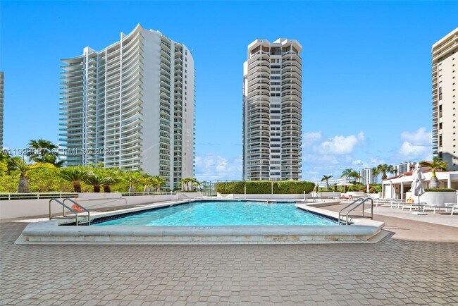 Building Photo - 20185 E Country Club Dr