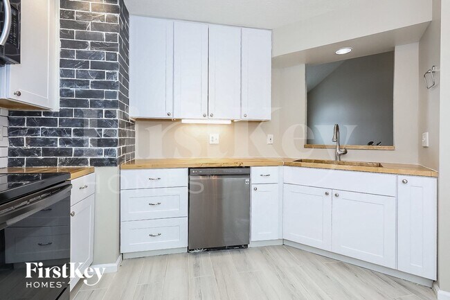 Building Photo - 7593 Sun Valley Ct