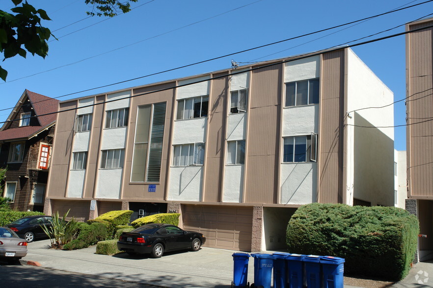 Building Photo - Americana Apartments