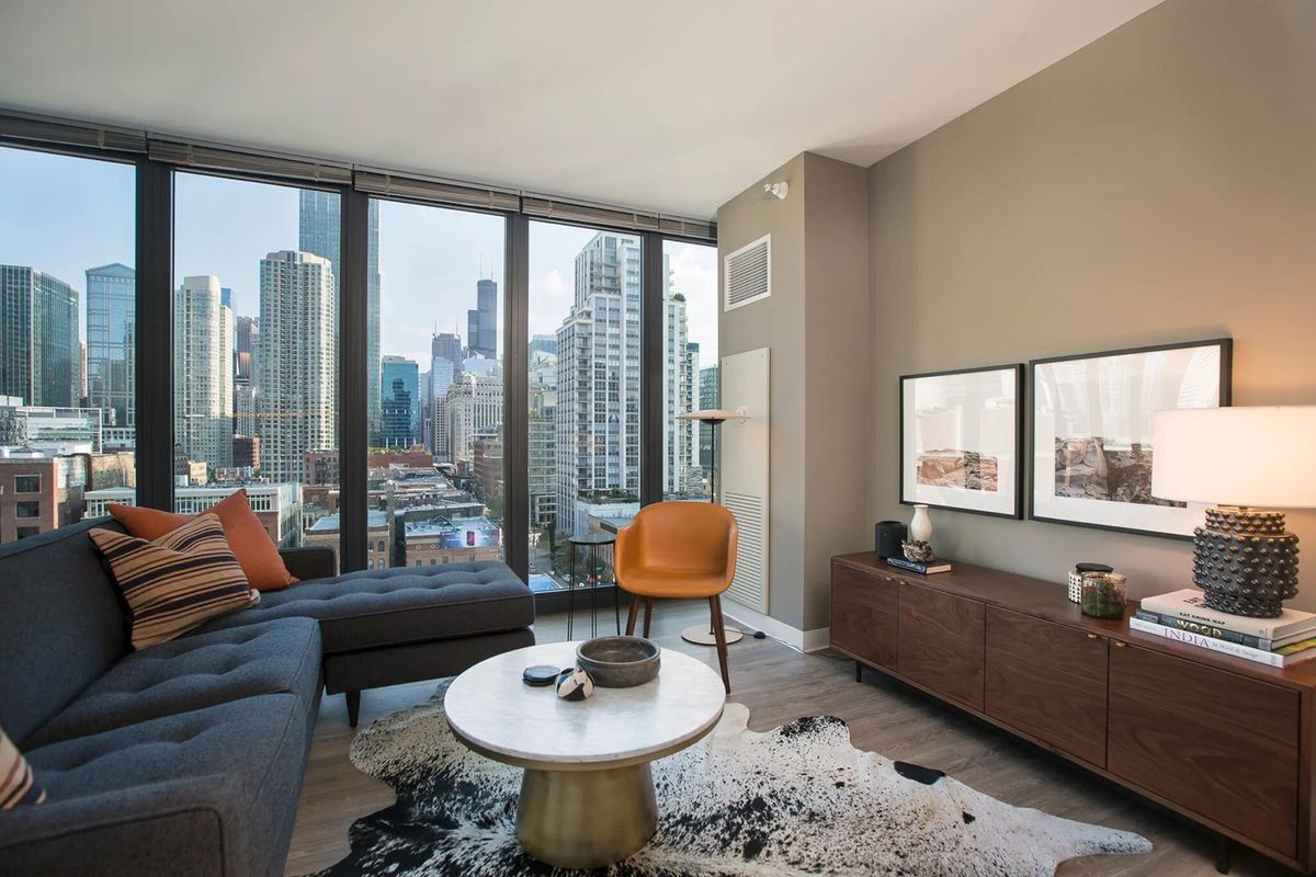 Building Photo - 637 N Wells St