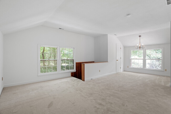 Building Photo - 2152 Lakeshore Ct