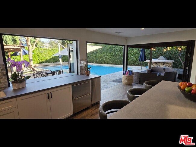 Building Photo - 4744 Haskell Ave