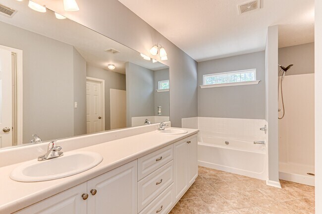 Building Photo - 1231 Pinnacle Dr