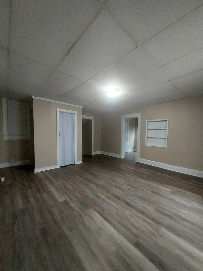 Primary Photo - 2 Bedroom, 1 Bath Apartment