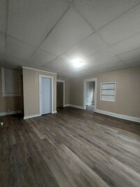 Building Photo - 2 Bedroom, 1 Bath Apartment