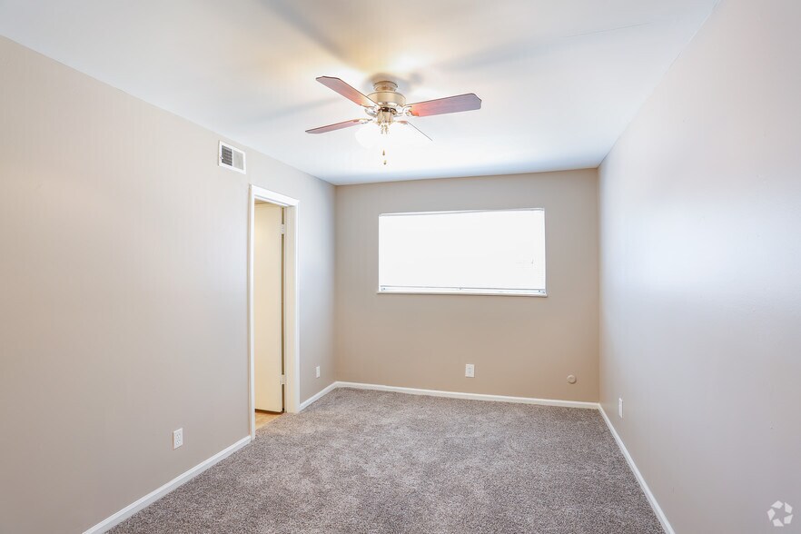 Stratford East Apartments 7826 E Douglas Ave Wichita KS 67206 Apartment Finder