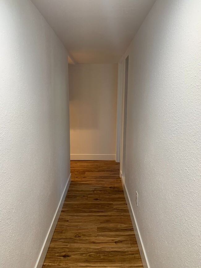 Building Photo - Newly remodeled 1bedroom